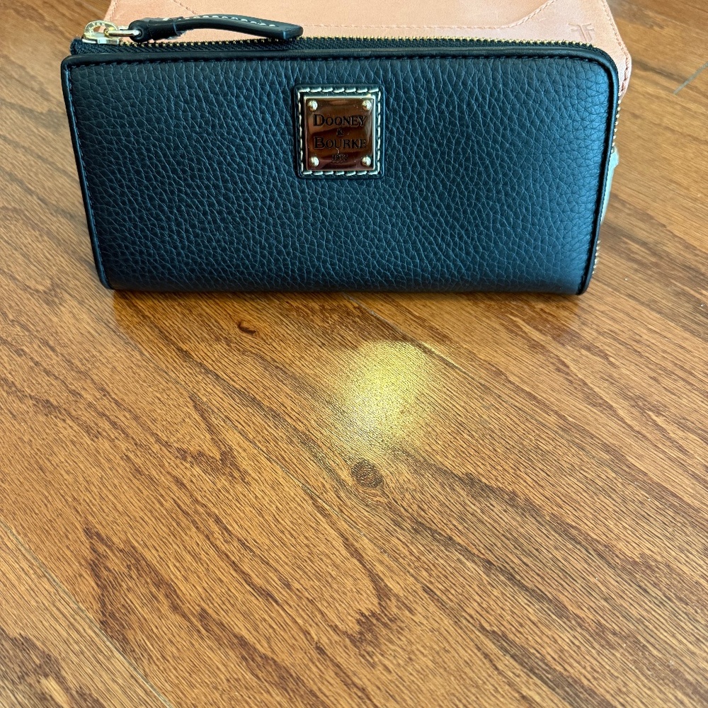 Dooney and Bourke zip clutch